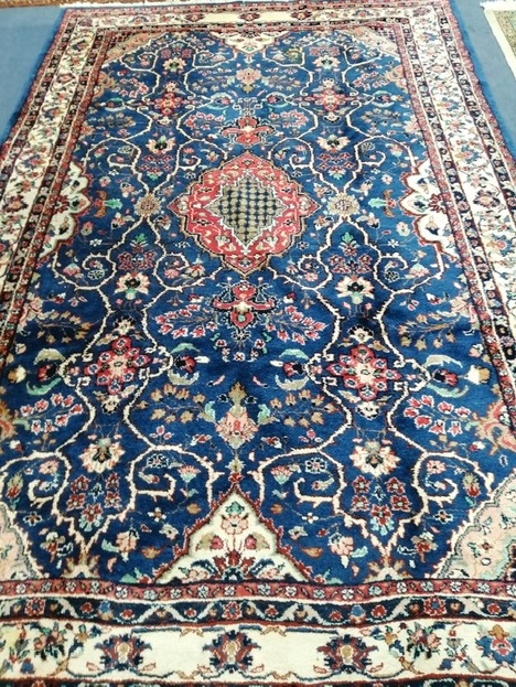A Hamadan carpet 310 x 210cm